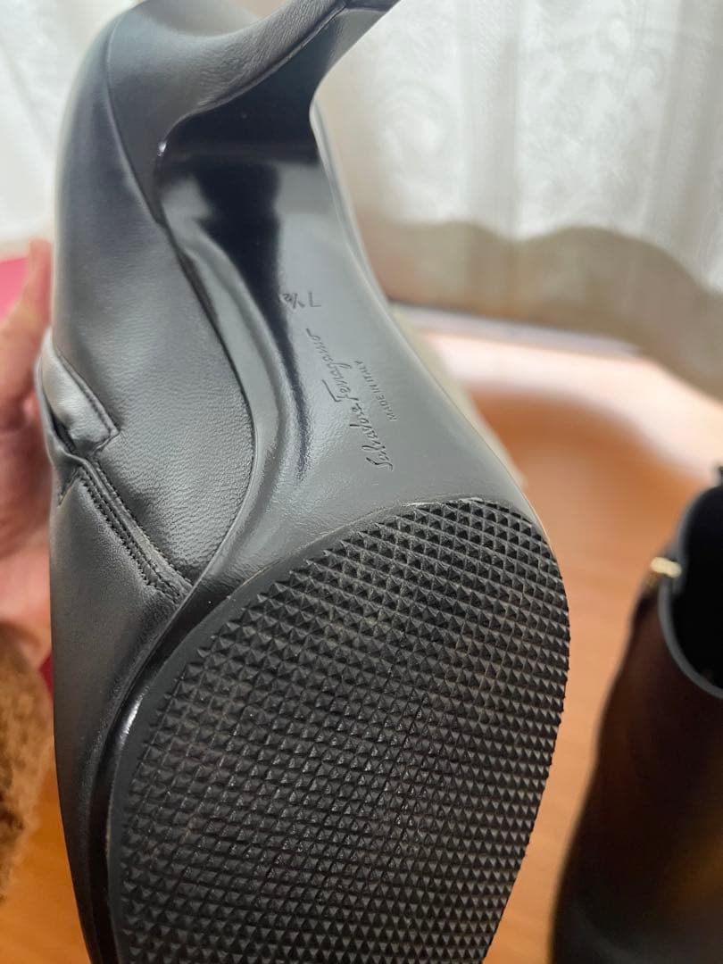 【最終値下】 Salvatore Ferragamo ブラックアンクルブーツ