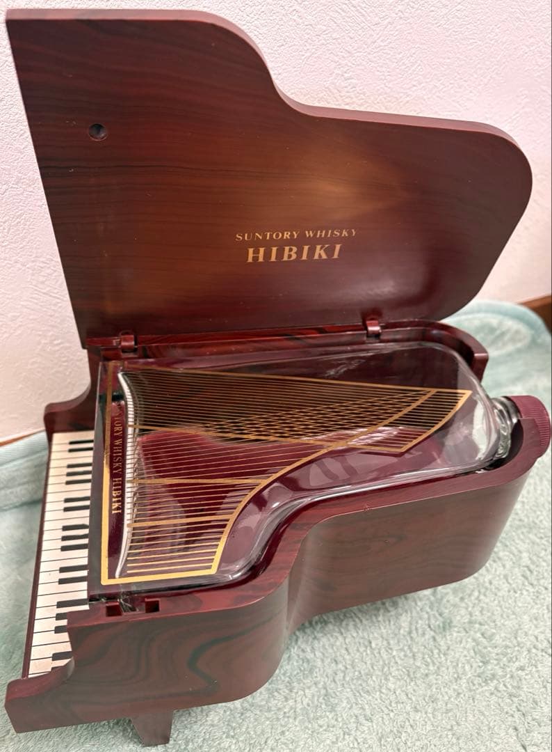 美品☆ サントリーウィスキー響　空瓶　ピアノ型