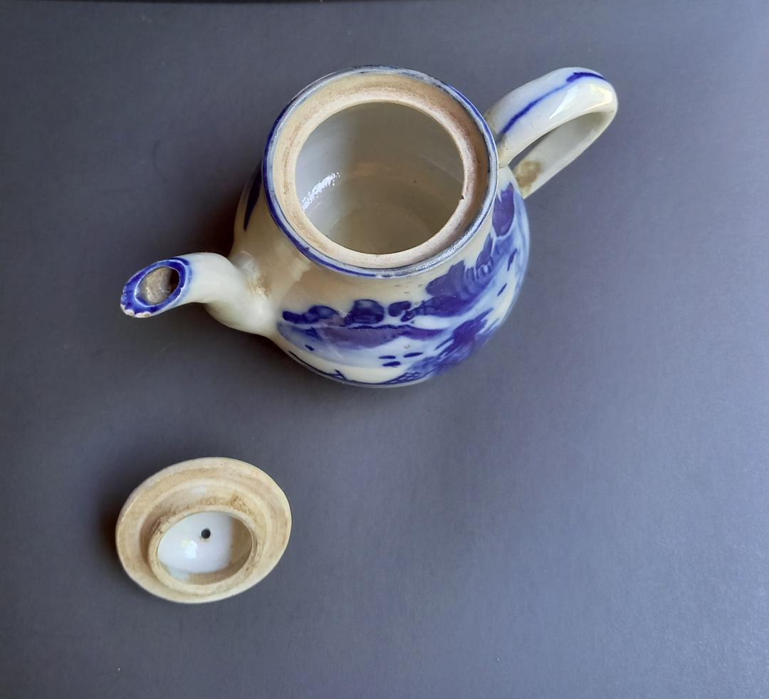 染付山水茶壺