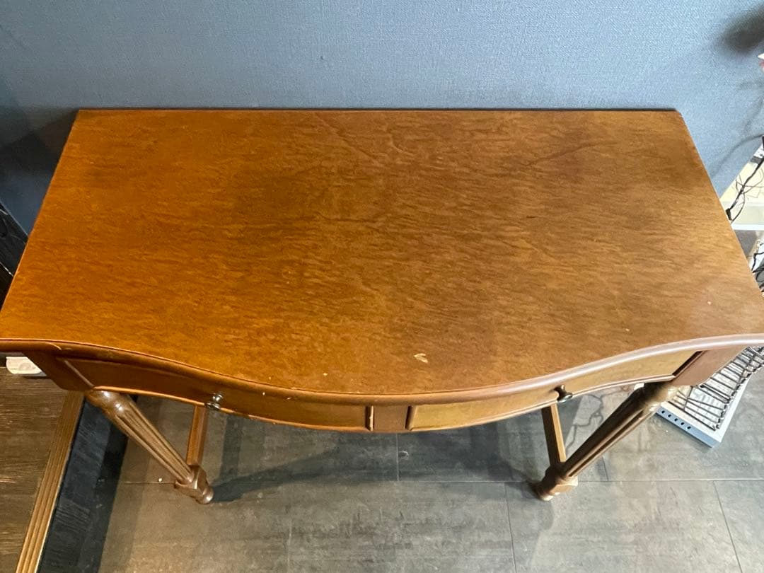 美しいデザインと上質な質感　アンティーク　コンソールテーブル