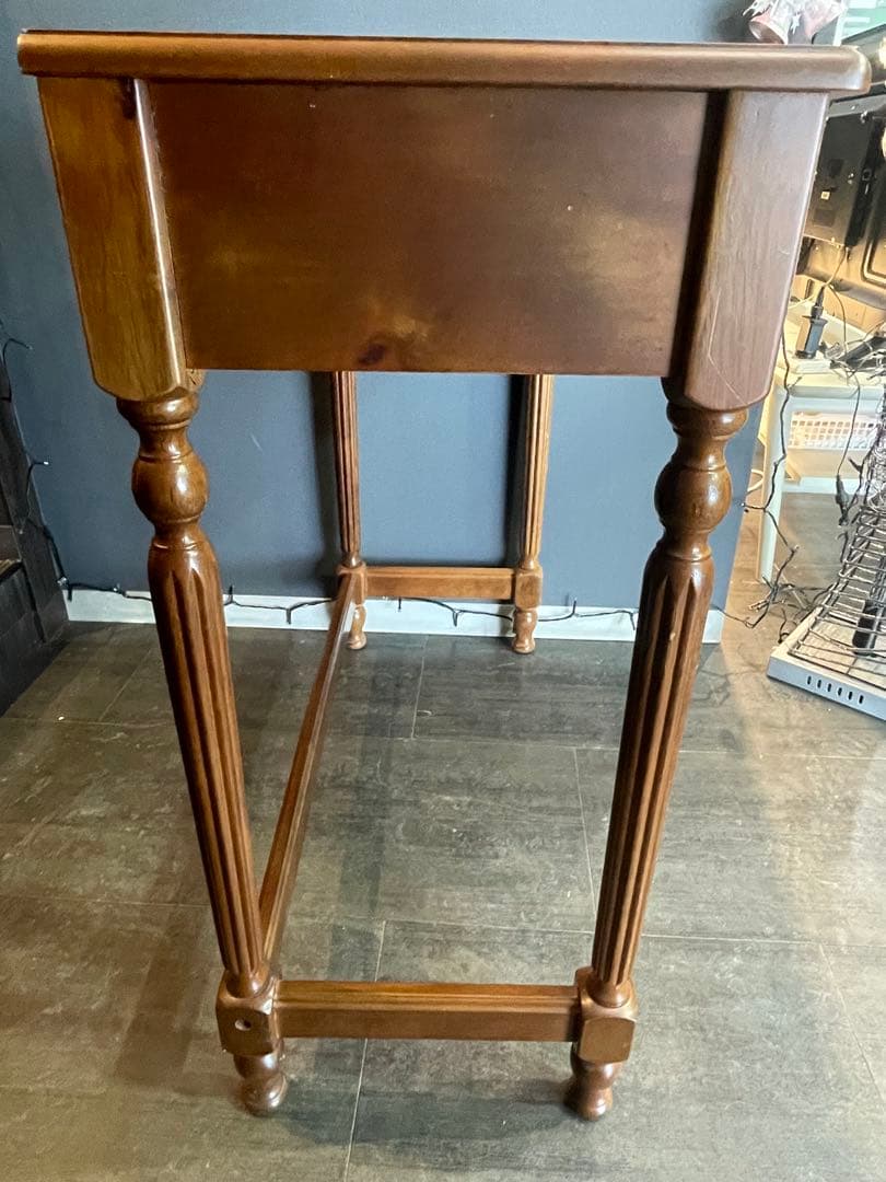 美しいデザインと上質な質感　アンティーク　コンソールテーブル