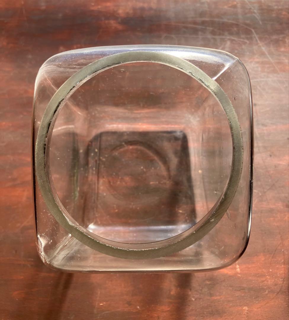 昭和レトロ　小ぶりザイズのタイプ違い　蓋付きガラス瓶　2個セット