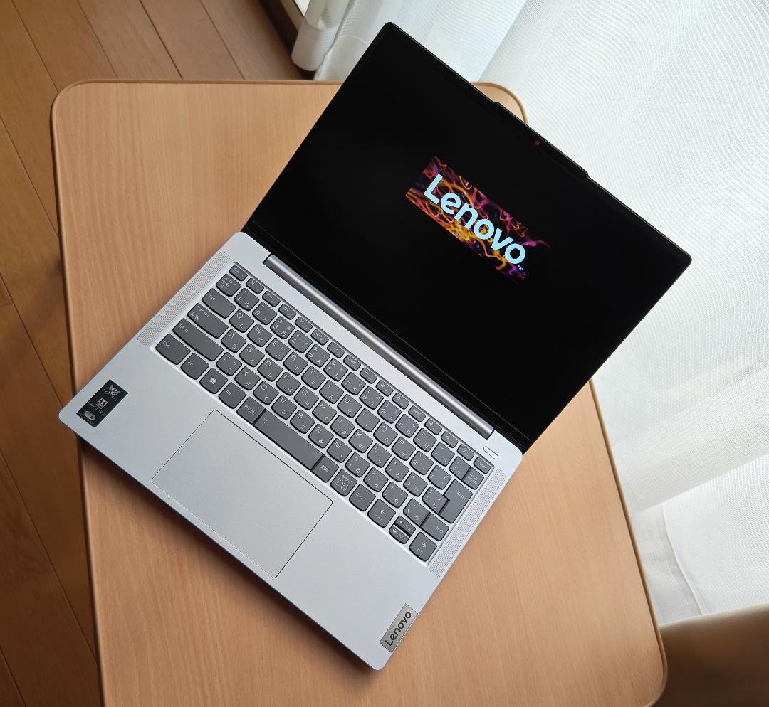 Lenovoスリムな ノートパソコン 2024年製