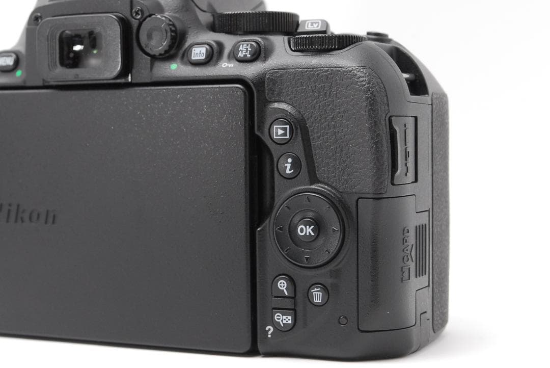 【使用感少の美品】Nikon D5500　WiFi搭載モデル　スマホ転送　自撮り