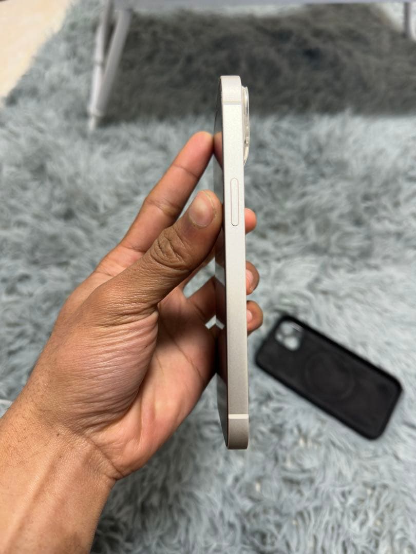 iPhone 13 ホワイト（白）出品します
