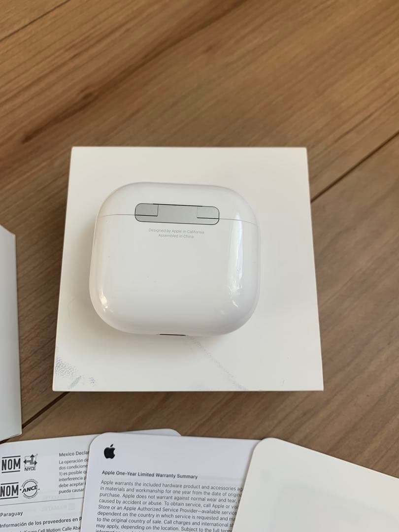 美品 アップル AirPods 4 MXP63J/A