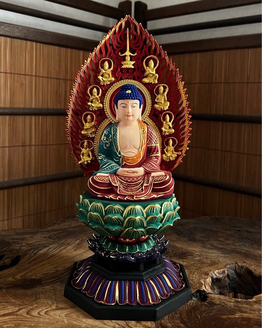 仏教美術 彩色総桧材 細密彫り 飛天光背 八角台座 釈迦如来像 仏像 展示品三寸