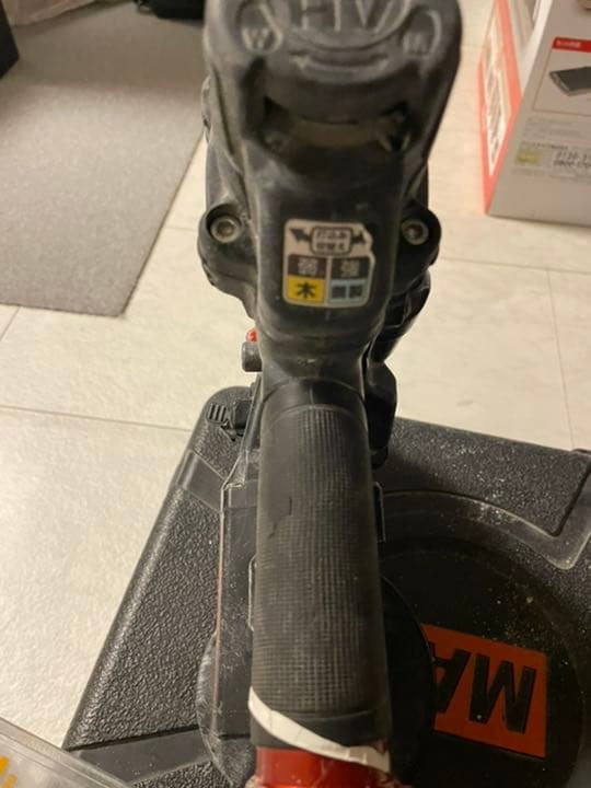 ビス打ち機