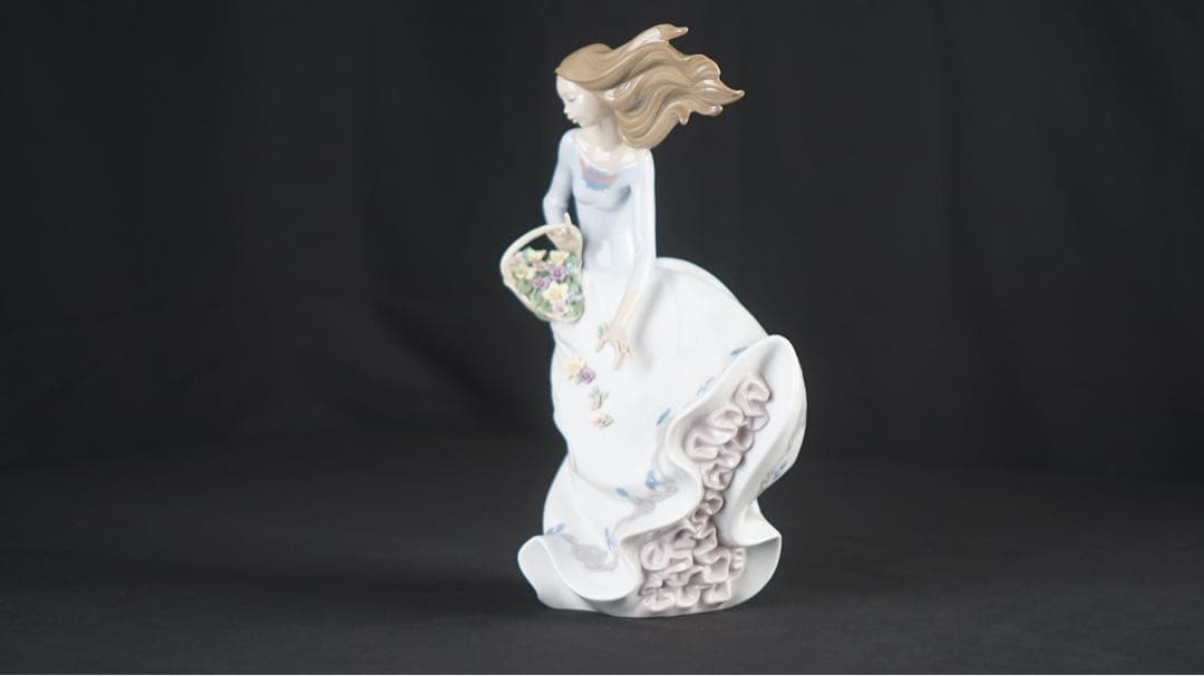 リヤドロ LLADRO 風のいたずら 01006767 置物 花 女性 美品