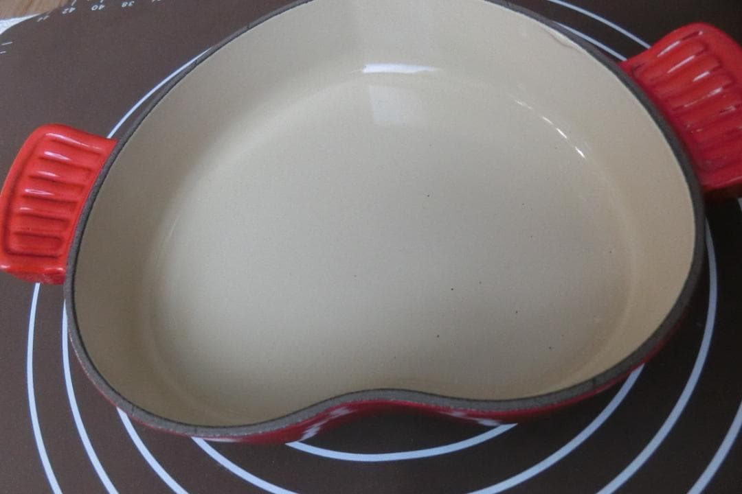 Le Creuset　直径約18ｃｍ　高さ約5ｃｍ
