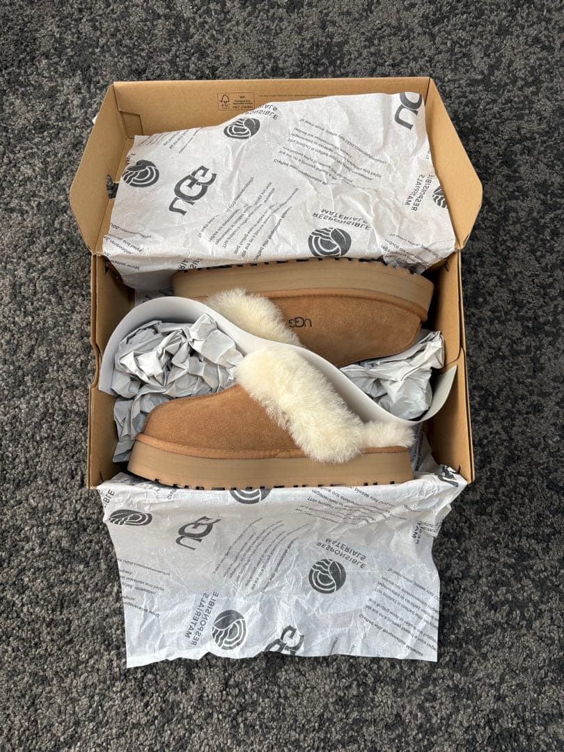 値下げ可能　新品UGG Disquette スエード スリッポン