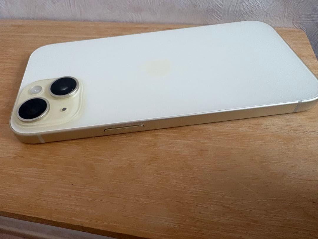 【無音カメラ】Apple iPhone 15 128GB【カナダ版】イエロー