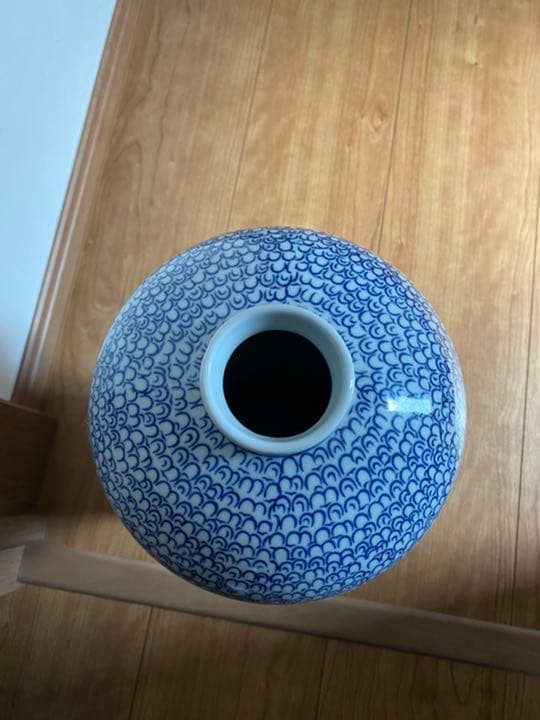 青花梅瓶、綺麗な魅力有る花瓶です。