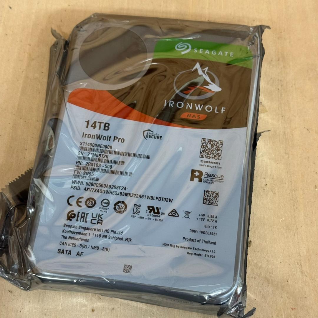 内蔵型ハードディスクドライブ Seagate IronWolf Pro 14TB ST14000NE0008