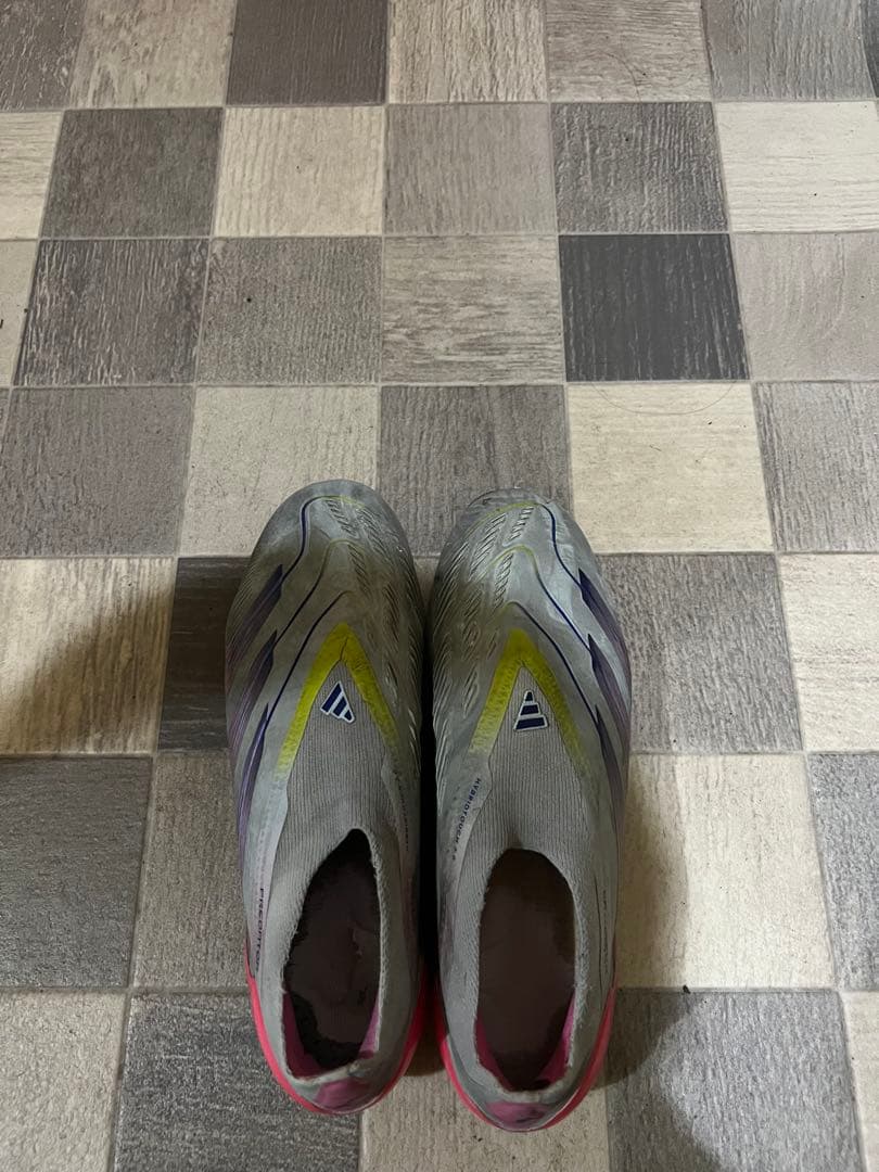 アディダスサッカースパイク3つ 袋 レガース シューズケース セット