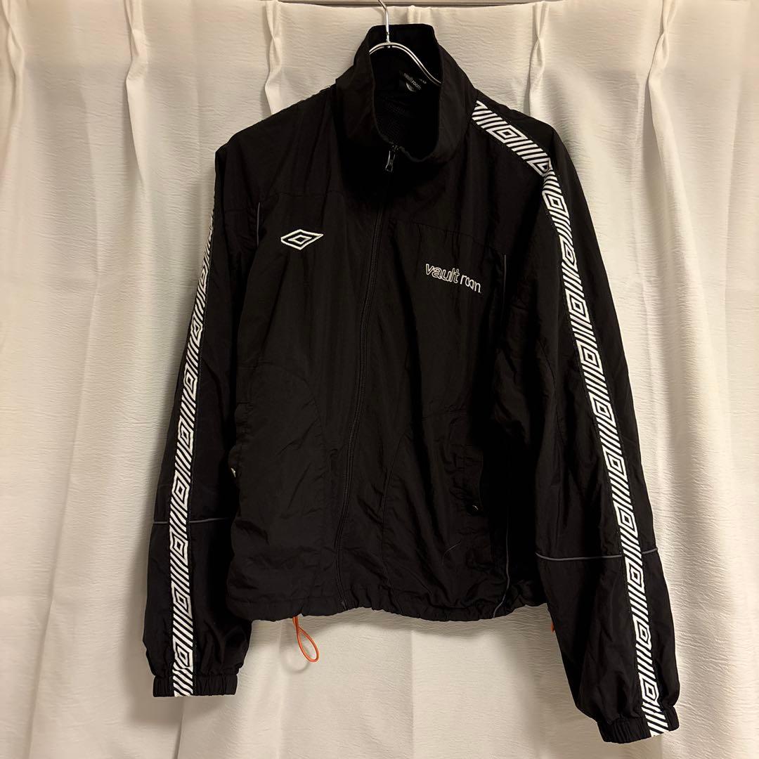 vaultroom VR × UMBRO NYLON JACKET