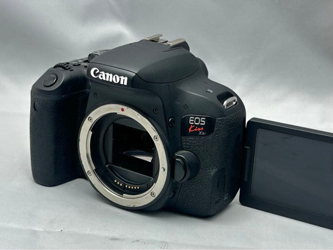 ショット数3,200の極美品！一眼レフカメラ Canon kiss x9i ♪