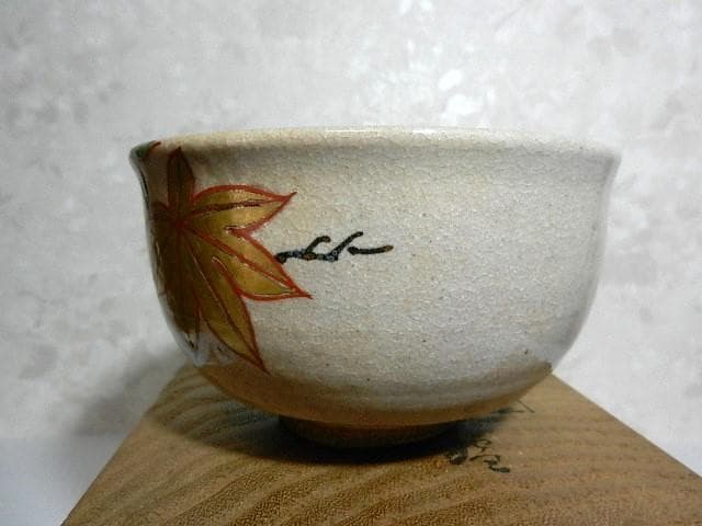 茶道具「色絵楓ノ図茶碗（泥中蔵六造）」（希少骨董色絵茶碗か）