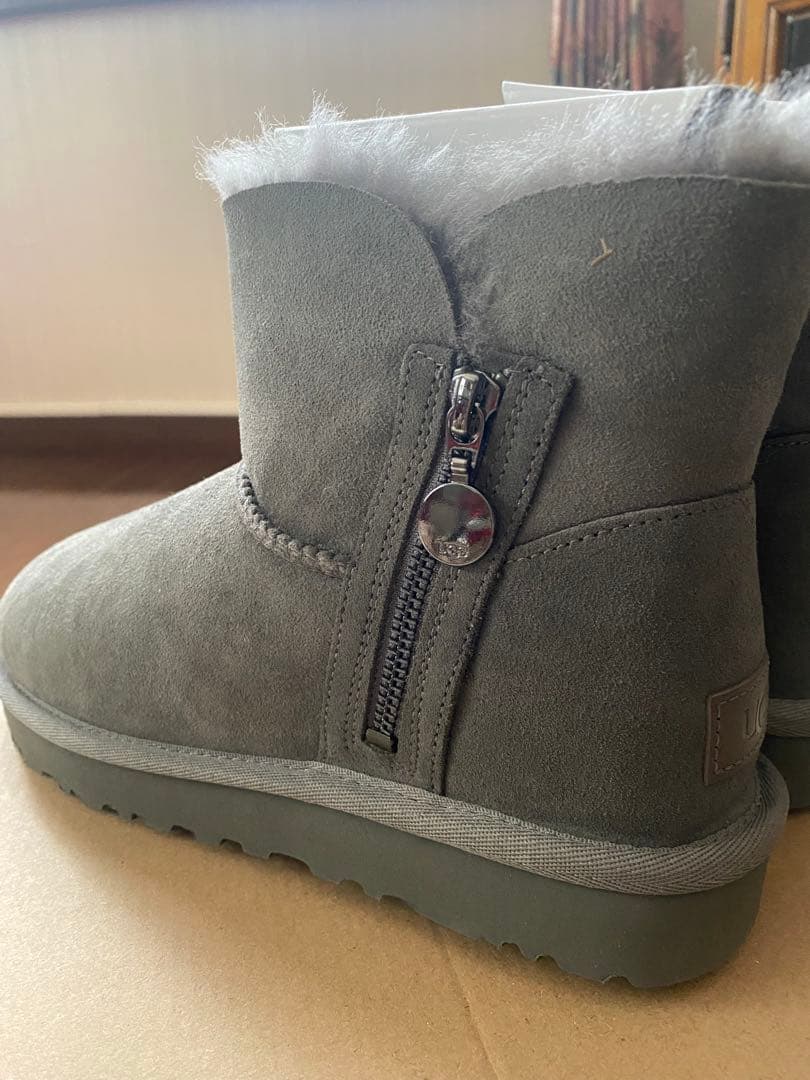 （新品未使用） UGG Bailey Zip Mini グレー　サイズ8