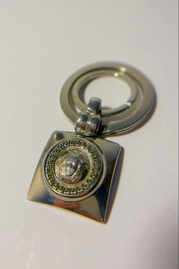ジャンニヴェルサーチ　GIANNI VERSACE キーホルダー　メデューサ
