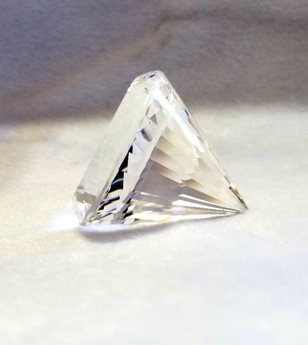 水晶　ブリリアントカット　ダイヤモンド