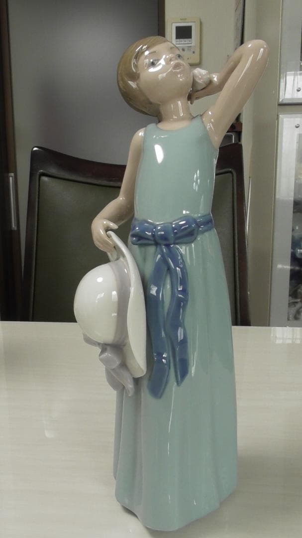 LLADRO　リヤドロ【若草色の少女（なびかせて）】２　リアドロ　　Ｌ552