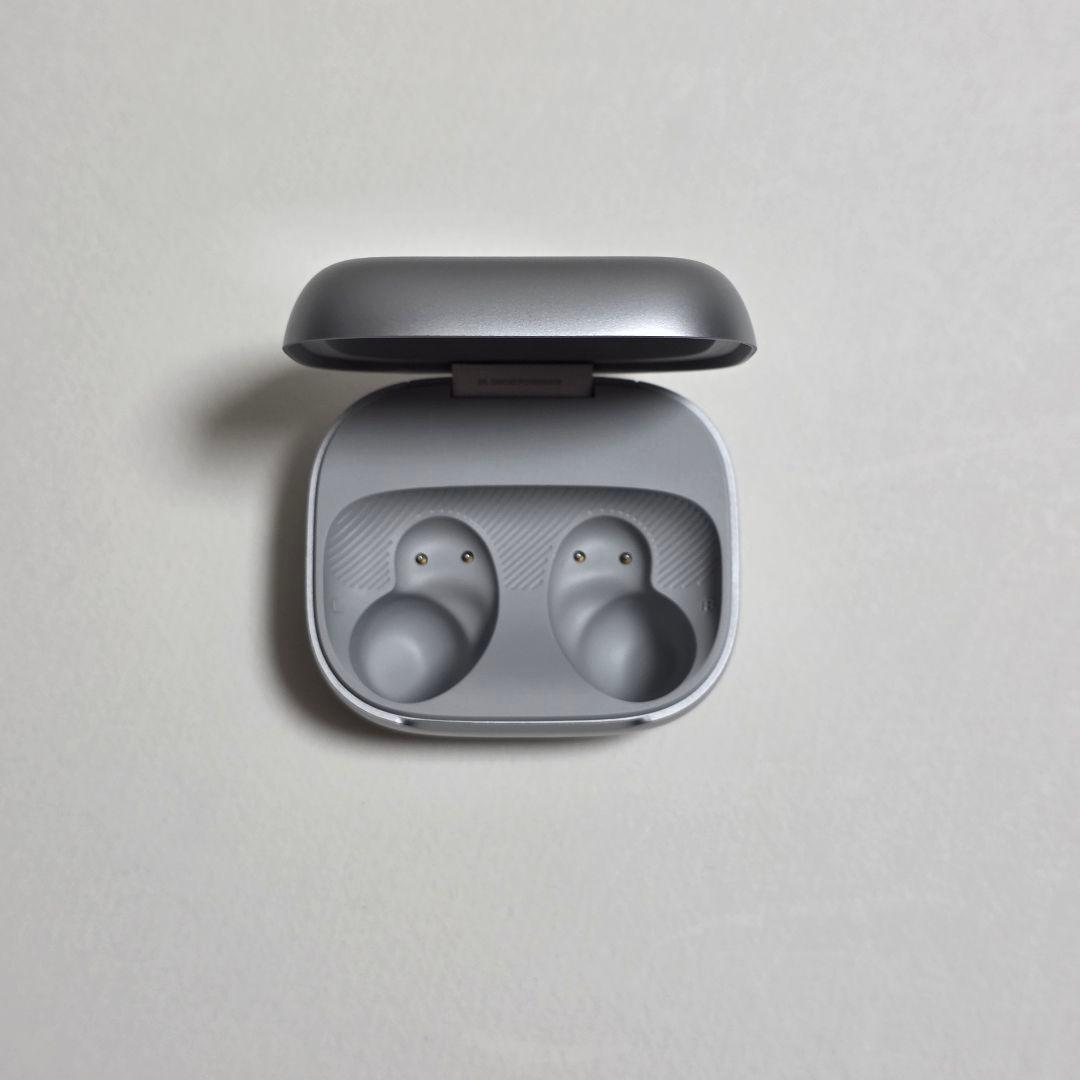 JBL　ノイズキャンセリングイヤホン「LIVE BUDS 3 」シルバー