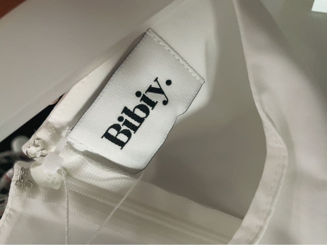 bibiy フリルトップス