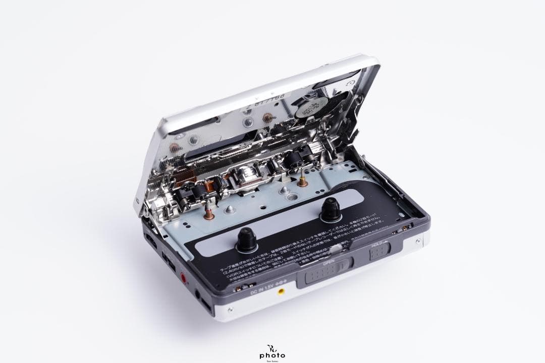 SONY メタルボディ 高性能 ステレオカセットレコーダー TCS-100