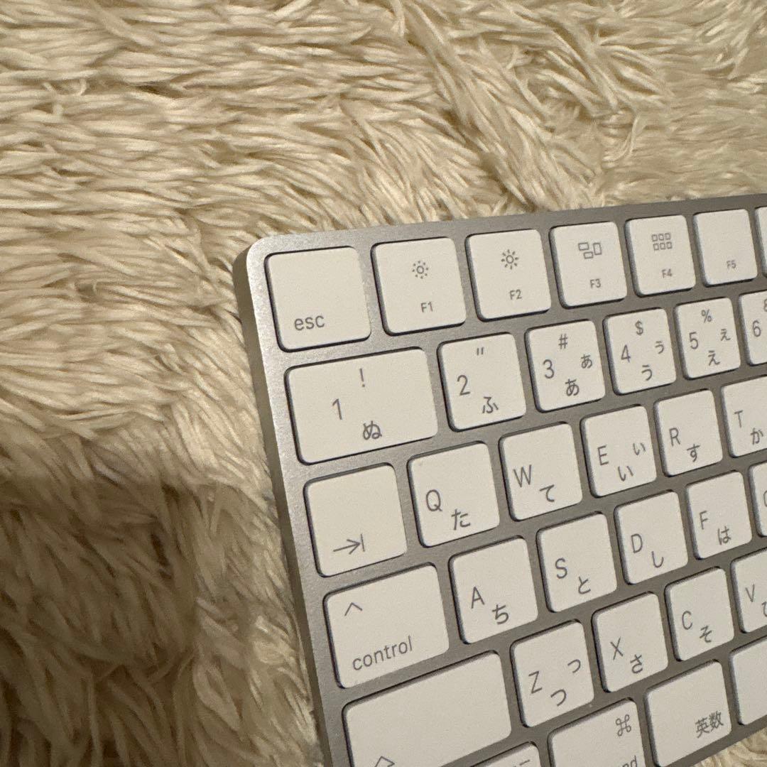 Magic Keyboard 日本語配列 ホワイト　ライトニング端子充電