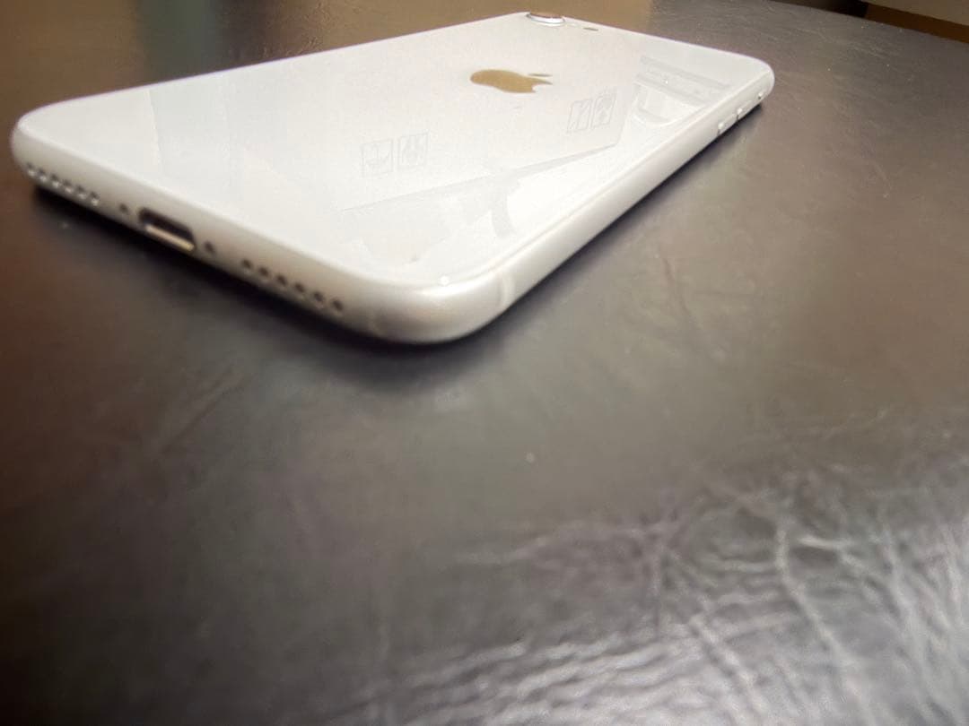 Apple iPhone SE (第2世代) 白　SIMフリー　128GB美品