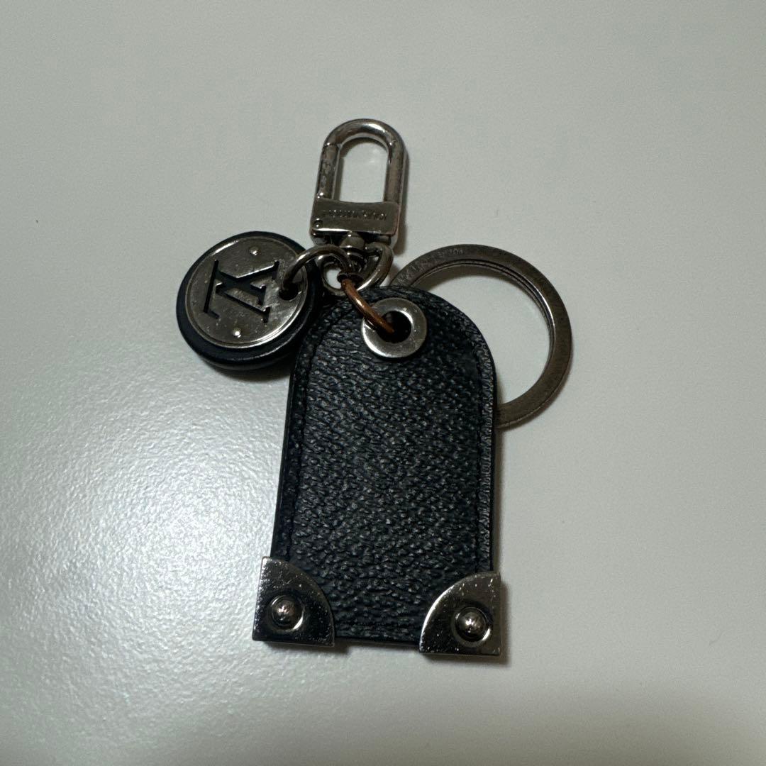 LOUIS VUITTON キーリング　黒　レザー