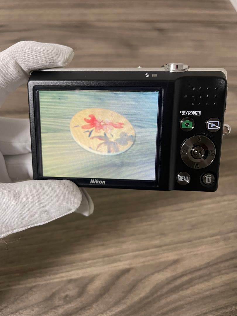 【美品】ポーチ付きNikon COOLPIX S570 シルバー