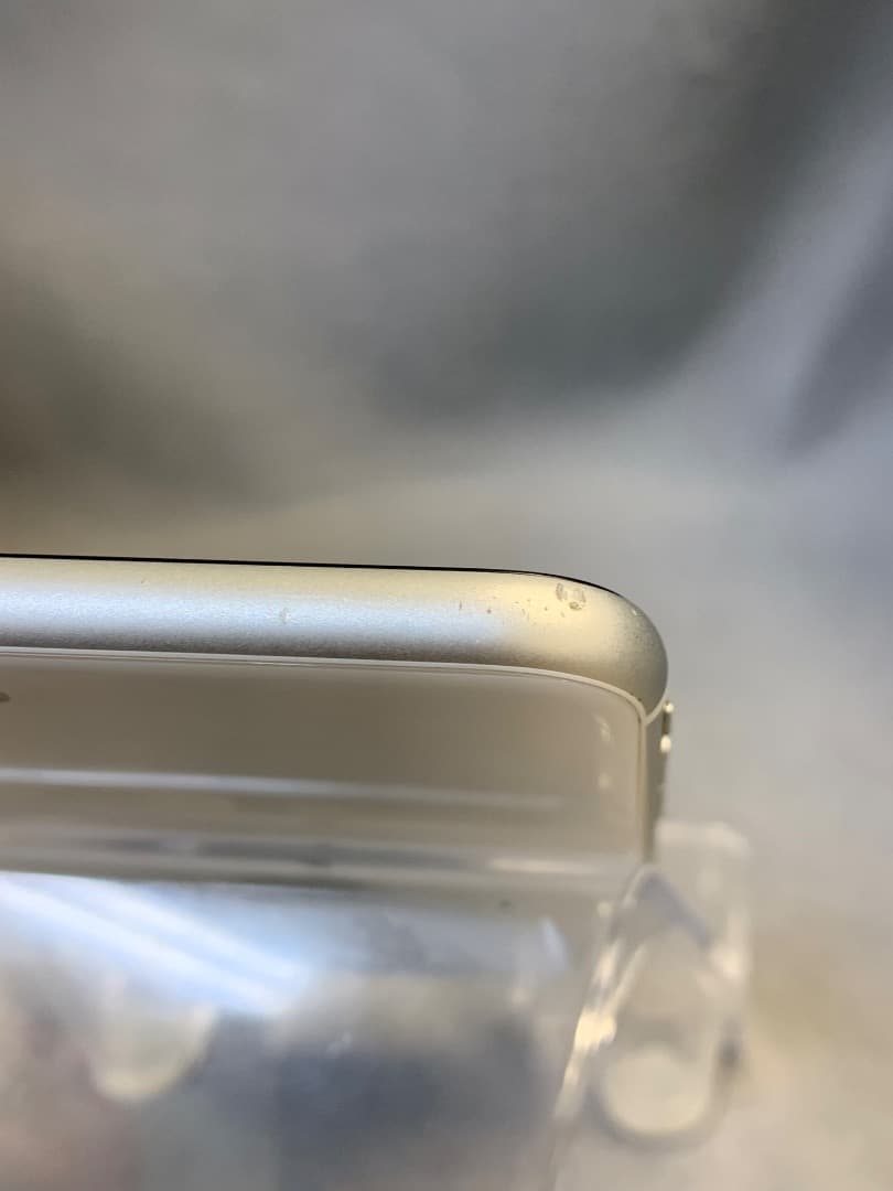 中古品　国内版　SIMフリー　iPhoneSE 第2世代　 64GB ホワイト色