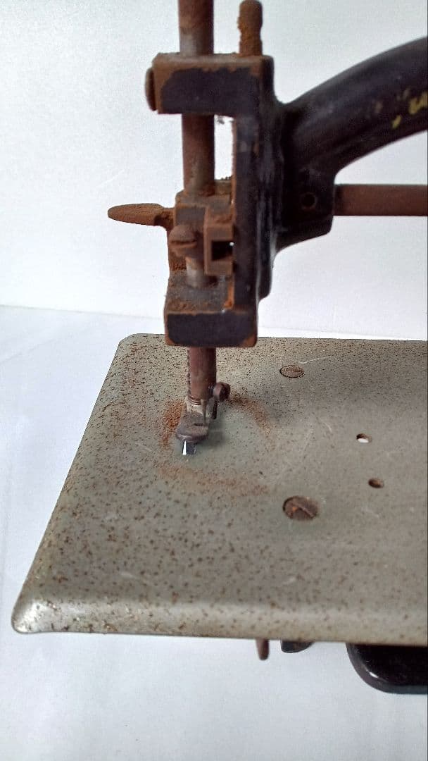 お値下げ　Queen 手回しアンティーク　ミシン