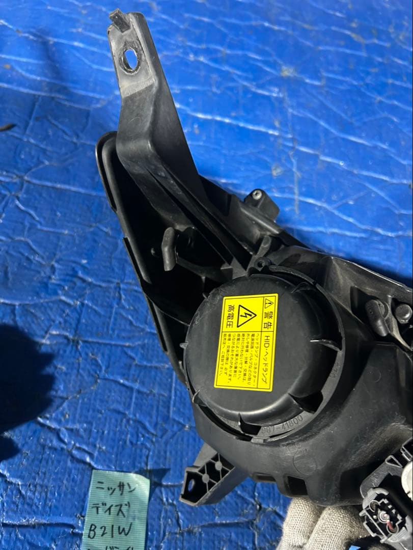 日産　デイズ　B21W ヘッドライトHID 助手席側