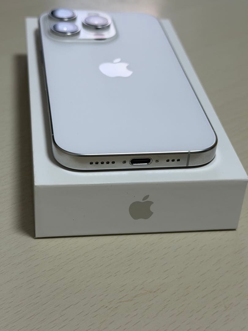 iPhone16pro 256GB ホワイトチタニウム