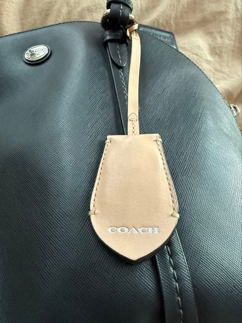 Coach コーチ　ブラック　レザー　バッグ　です♪