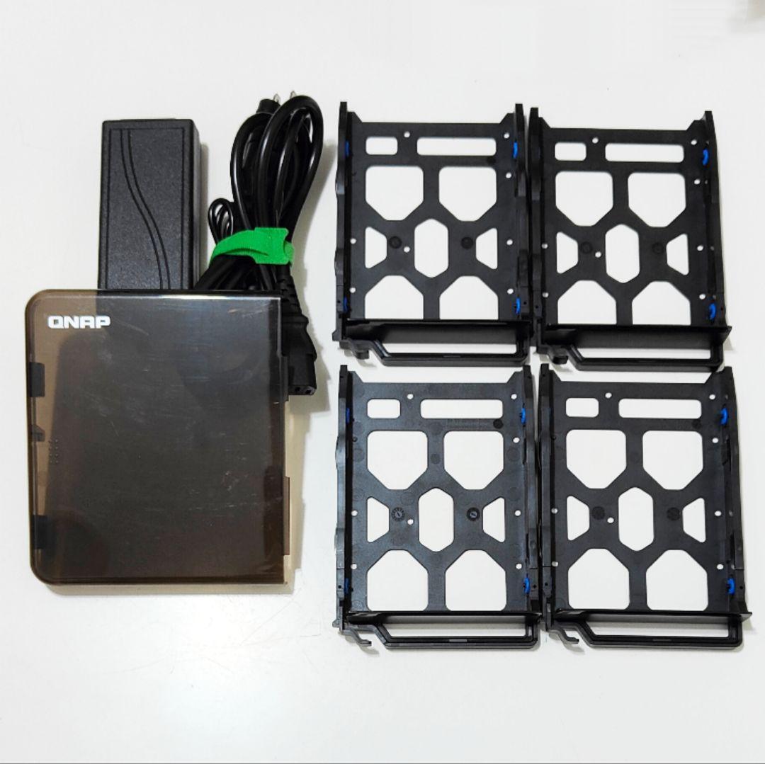 お得 動作品 QNAP NAS TS-453B 8GB 10GbEカード搭載