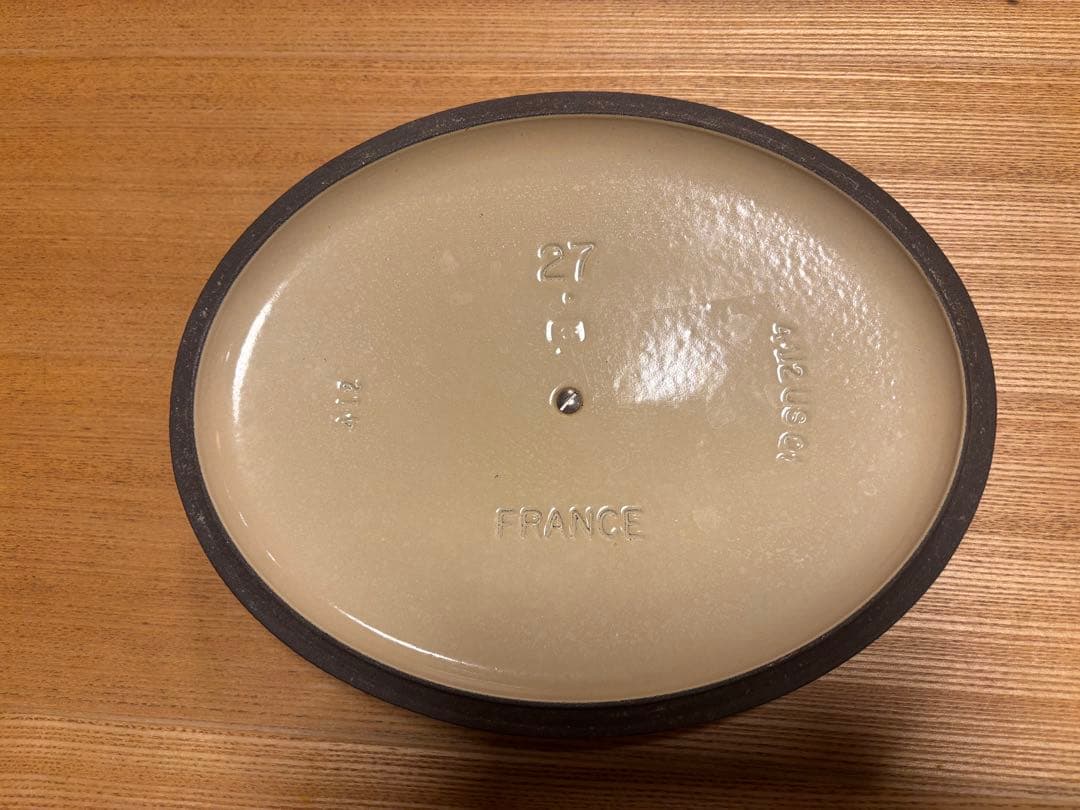 美品　ル・クルーゼオーバル鍋　27センチレッド　赤【箱なし】