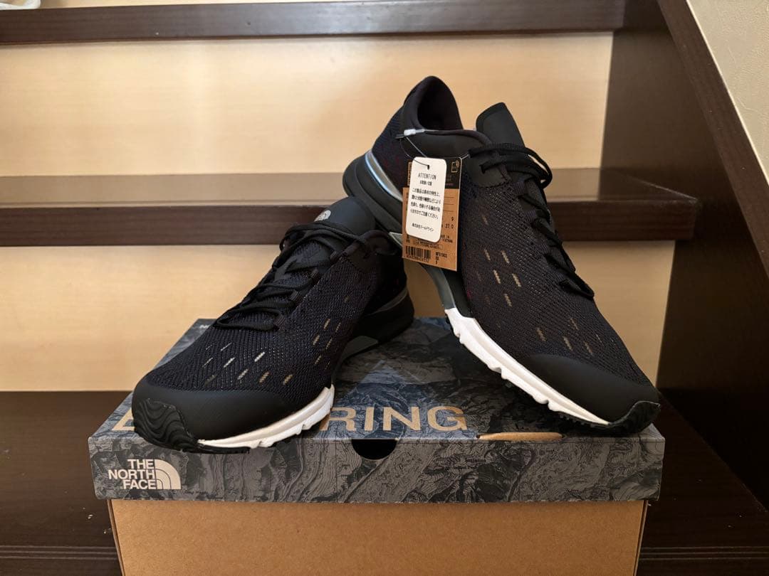 ノースフェイス　ランニングシューズ　ブラック　新品　27.5cm