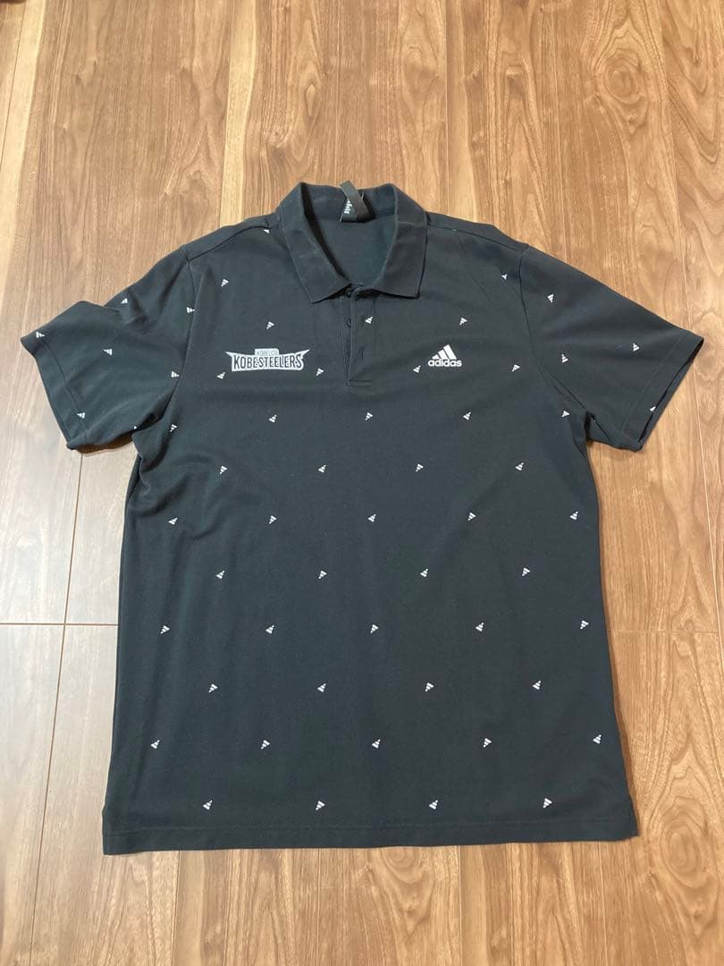 adidas 黒ポロシャツ