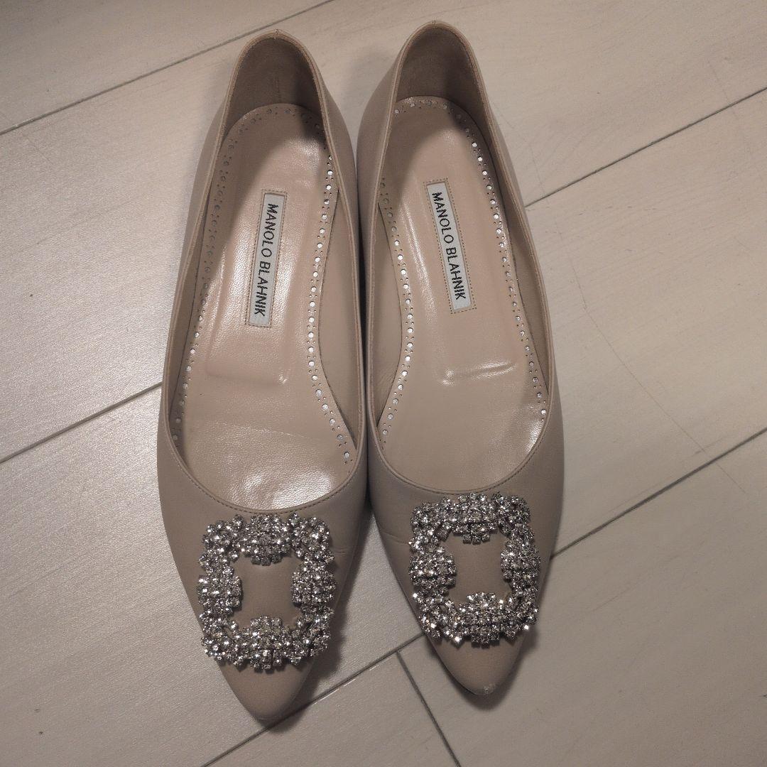 MANOLO BLAHNIK ビジュー付きフラットシューズ