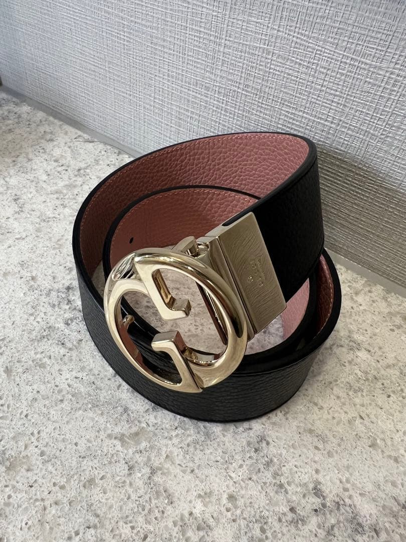 GUCCIレザー ベルト 黒 ピンク裏地
