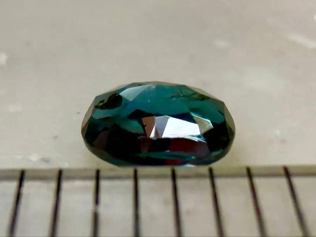 ブラジル連邦共和国ミナスジェライス州ヘマチタ鉱山産アレキサンドライト0.33ct