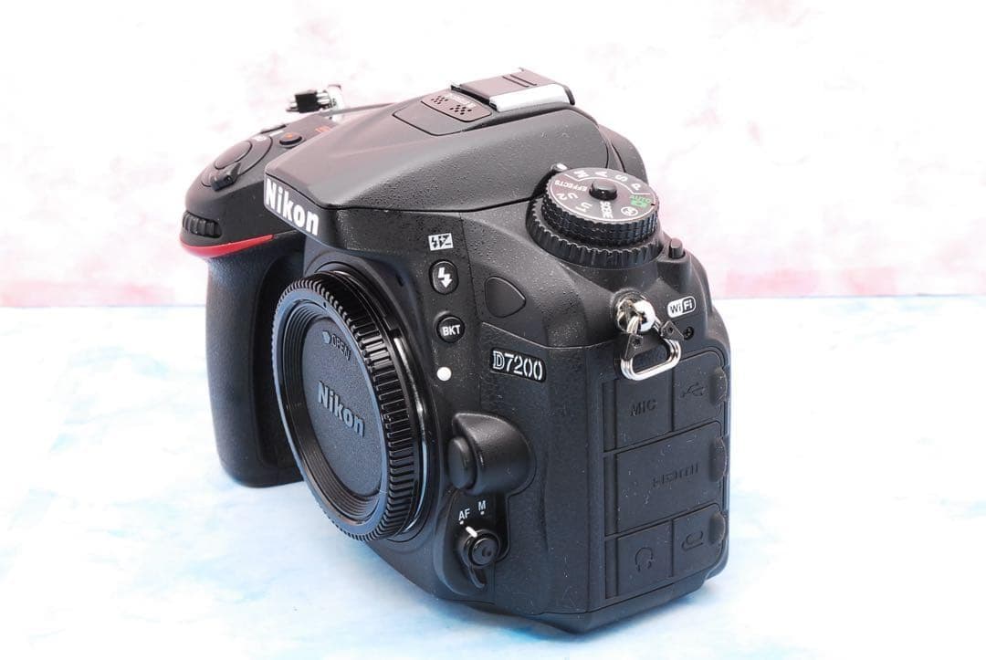 ニコン D7200☆一眼レフカメラ☆バッテリーグリップ付☆超望遠付Wレンズ