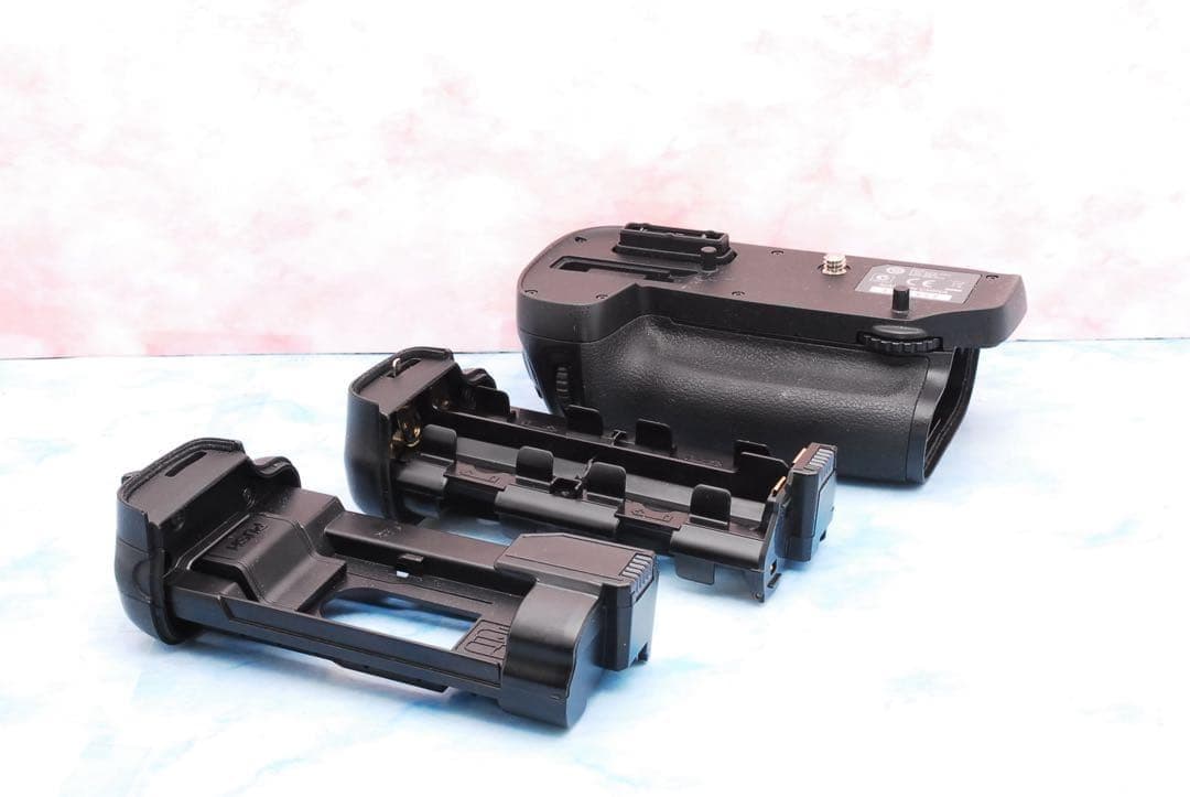 ニコン D7200☆一眼レフカメラ☆バッテリーグリップ付☆超望遠付Wレンズ