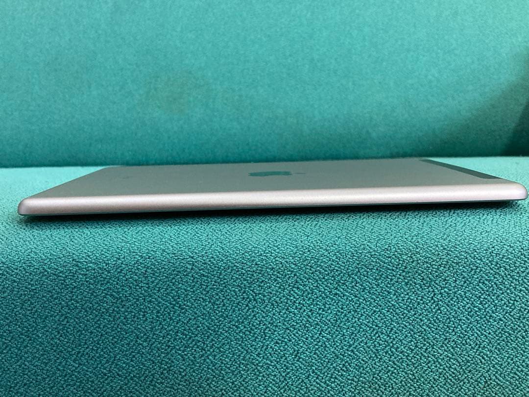 ② iPad 第6世代 Wi-Fi Cellular 128GB シルバー