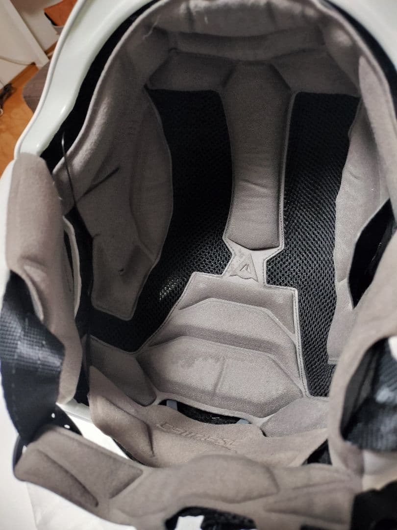 売切り値下げ　Dainese AGV グレー ヘルメット