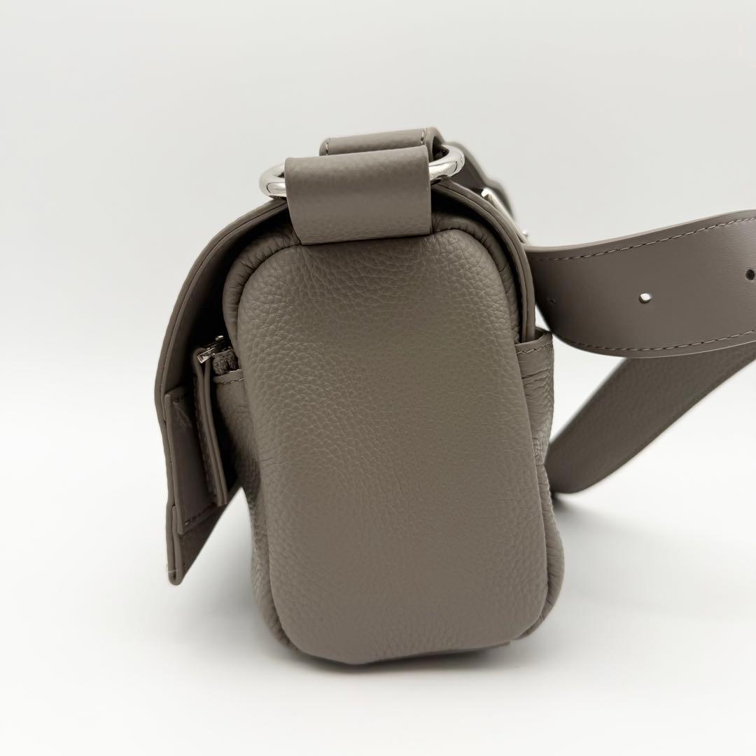 【極美品】BEARDSLEY レザーボディバッグ ショルダー 2way 本革